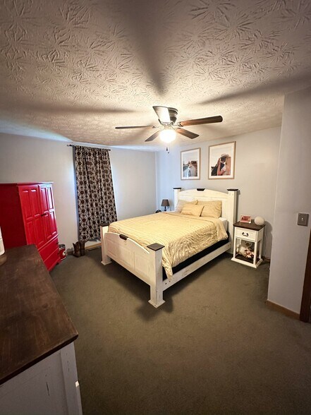 Building Photo - 565 S 43rd St