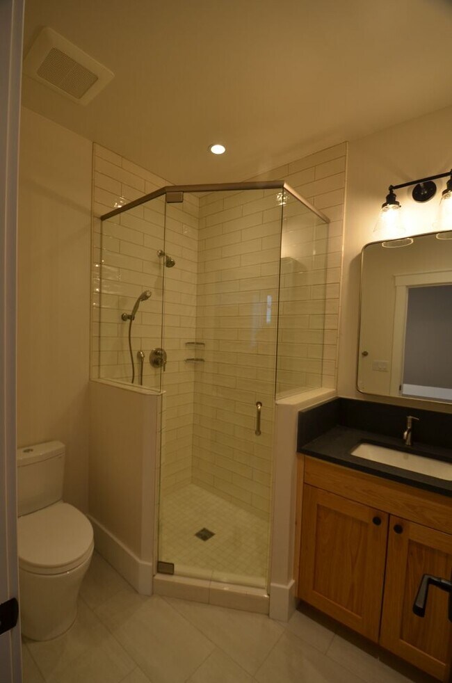 Building Photo - 300 Washington Rd