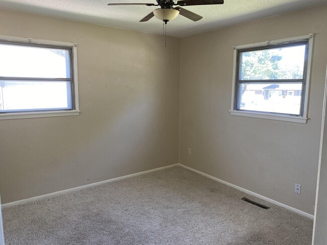 Building Photo - 1010 18th St SW