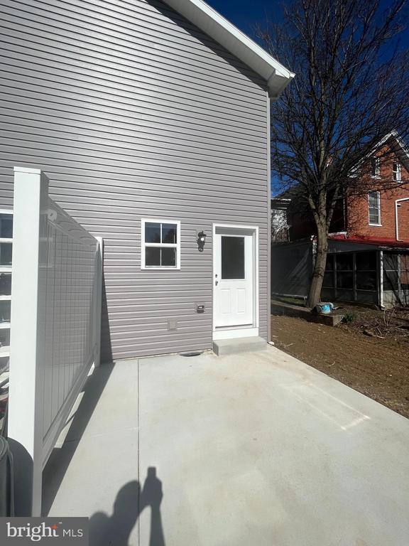 Building Photo - 409 5th St