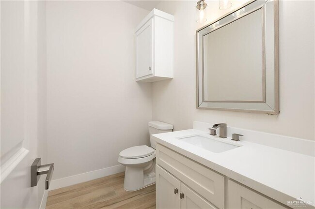 Building Photo - 16 Ana Regina St