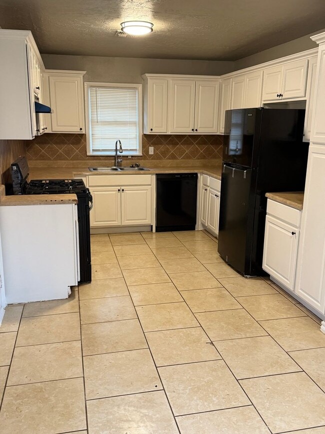 Building Photo - Charming 3-Bedroom Home with Bonus Room – Fully Updated and Move-In Ready!