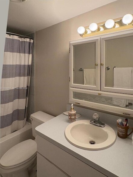 Building Photo - 401 Golden Isles Dr