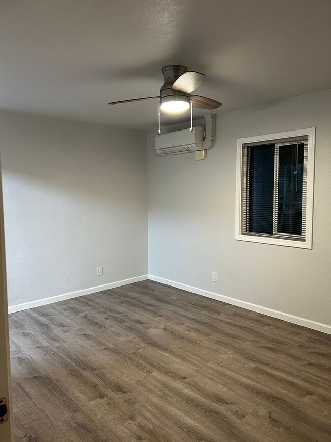 Building Photo - **READY FOR MOVE IN** Sparks Duplex