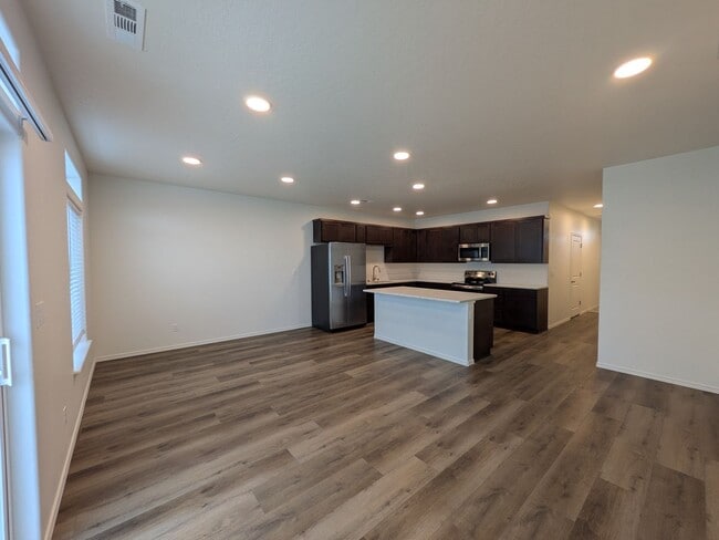 Building Photo - Brand New Townhome!