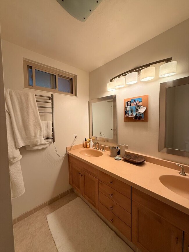 Building Photo - Welcome to this beautiful townhouse located in Walnut Creek-Countrywood 3 bedroom 2.5 Bath