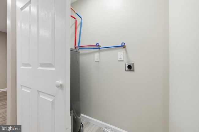 Building Photo - 667 S Broadway