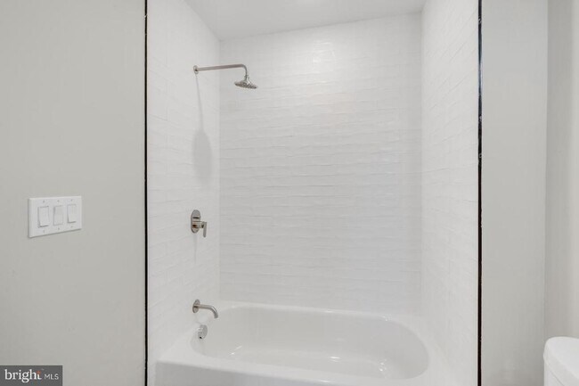 Building Photo - 1144 Frankford Ave