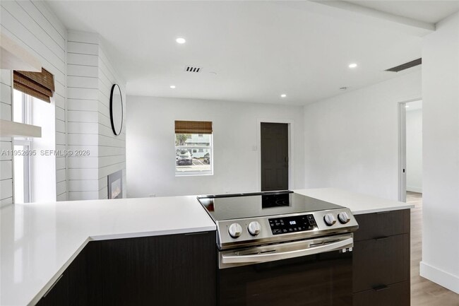 Building Photo - 3671 NE 11th Ave