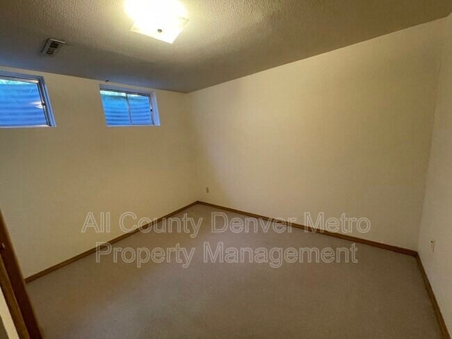 Building Photo - 6534 Zinnia St