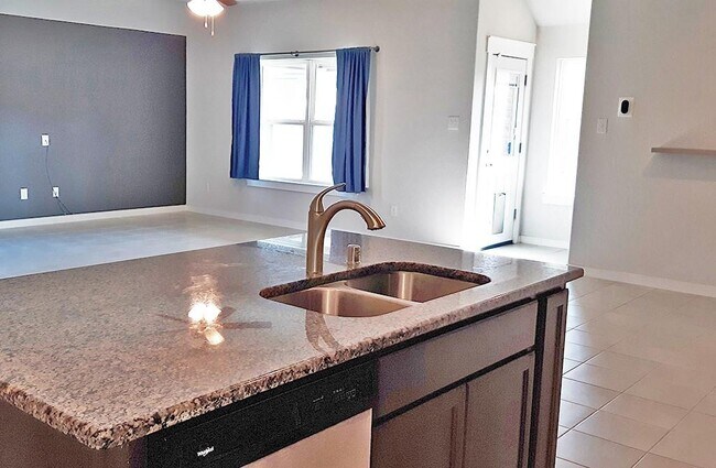 Building Photo - 16342 Rockdale Landing Dr