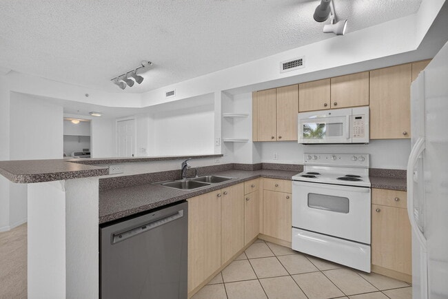 Building Photo - 1801 N Flagler Dr