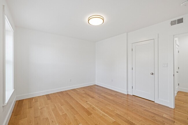 Building Photo - 406 Columbia St