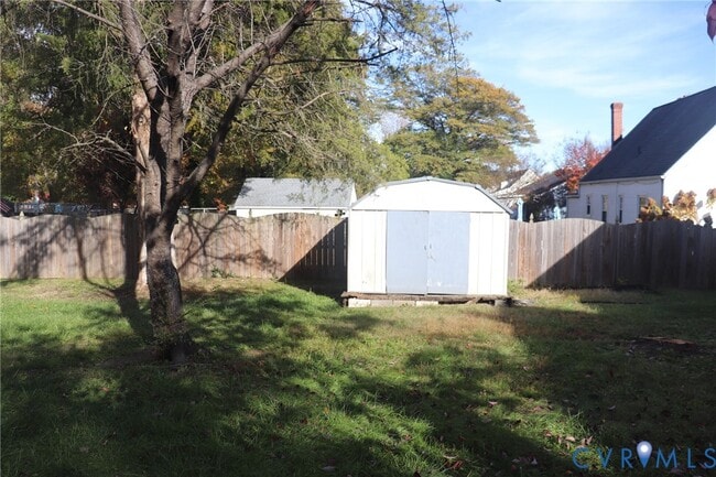 Building Photo - 2628 Kenwood Ave