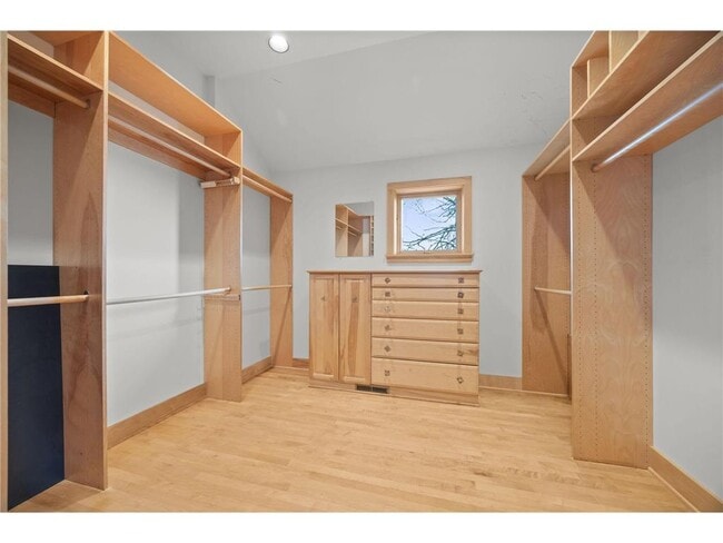 Building Photo - 1560 Bluff Creek Dr