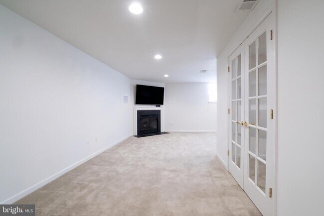 Building Photo - 6 Ocean Breeze Ct