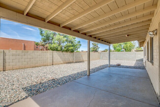 Building Photo - 10640 N 66th Ave