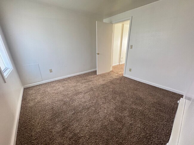 Building Photo - Chatham