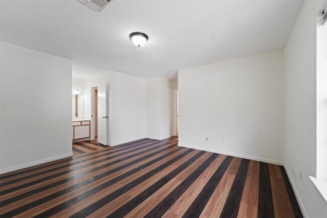 Building Photo - 16131 Canaridge Dr