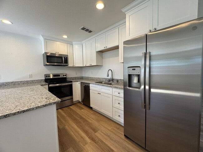 Building Photo - 516 E Reed St