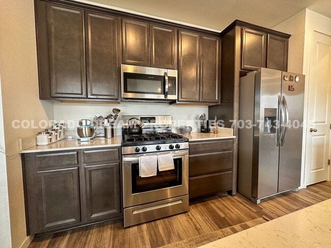 Building Photo - Luxurious fully-furnished home in Dove Vil...