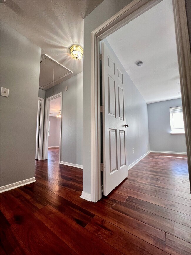 Building Photo - 3311 Whitebud Dr