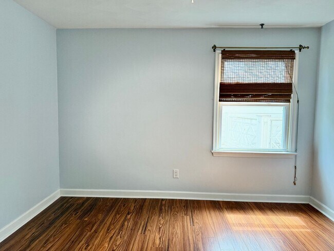Building Photo - Ready NOW!!!! 2-Bedroom Condo In Ghent! Re...
