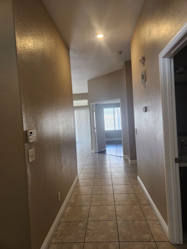 Building Photo - A Fabulous 3 Bedroom Townhome In North Las Vegas