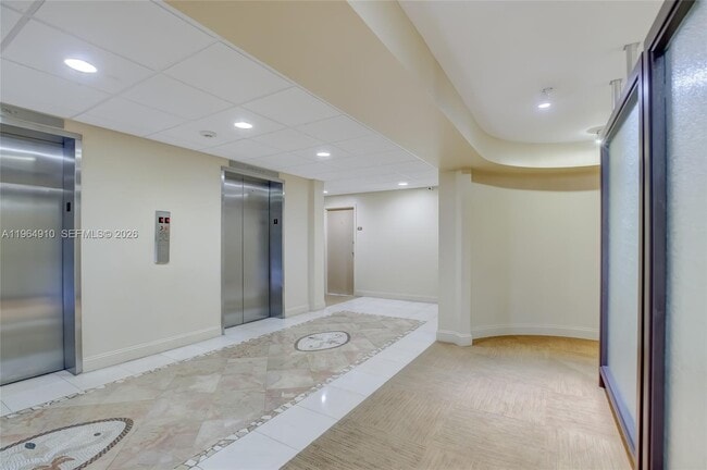 Building Photo - 3375 N Country Club Dr