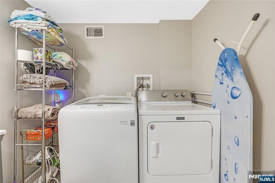 Building Photo - 194 Delmar Ave