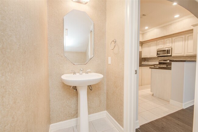 Building Photo - 13619 Brookbluff Ln