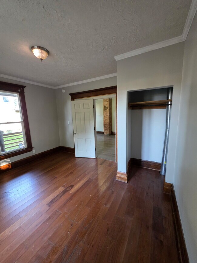 Building Photo - 164 E Church St