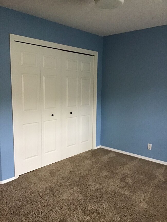 Building Photo - For Rent - Exceptional Murrayhill Location...