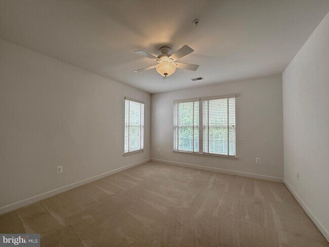 Building Photo - 4415 Medallion Dr
