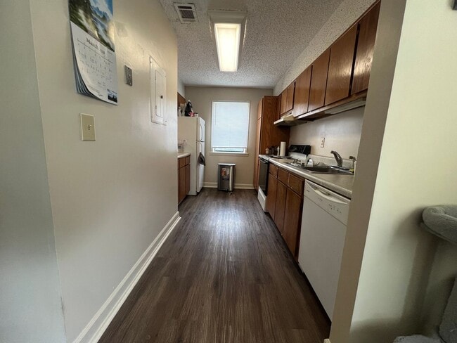 Building Photo - Spacious 2 Bedroom Condo Near Downtown Athens & UGA