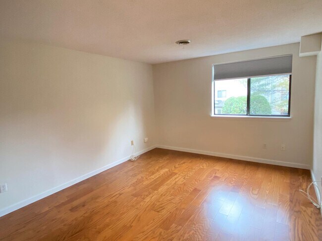 Building Photo - 255 North Rd