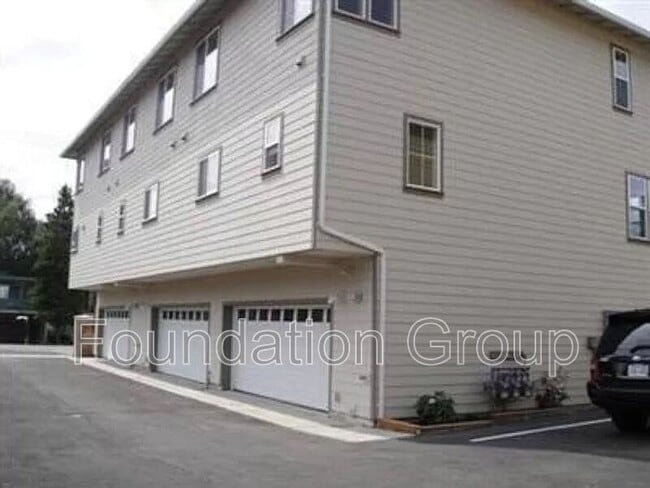 Building Photo - 150 S 152nd St