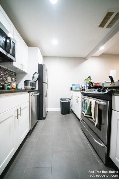 Building Photo - 191 Saint Botolph St