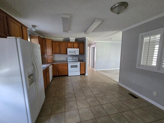 Building Photo - 1865 Arco Cir