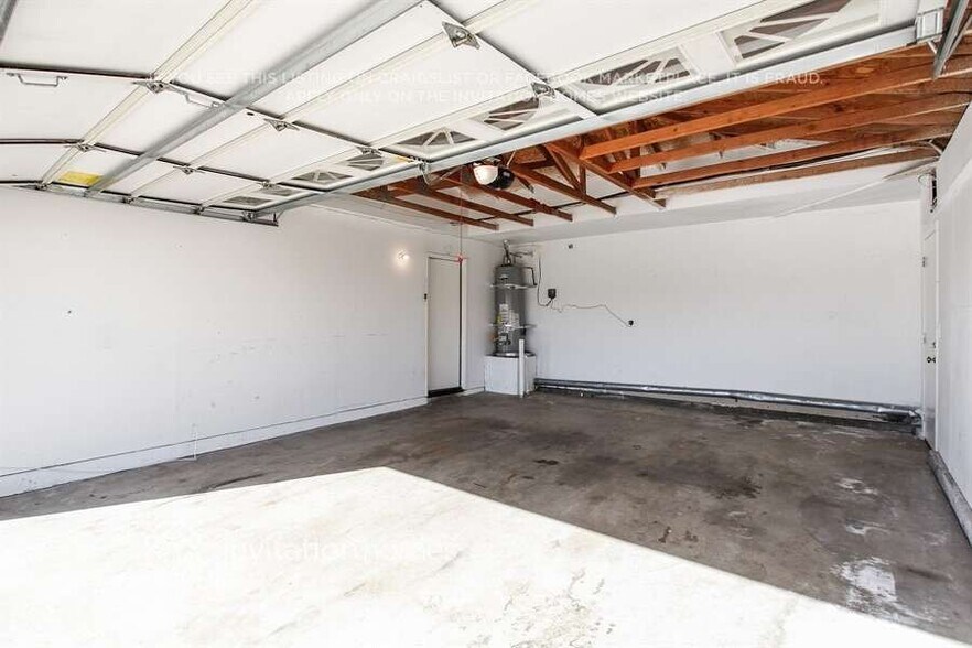 Building Photo - 23288 Lena St