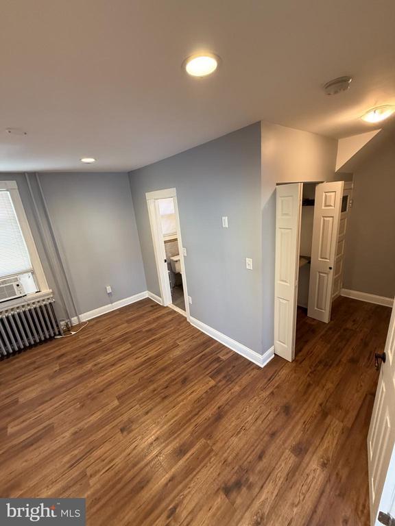 Building Photo - 214 Center St