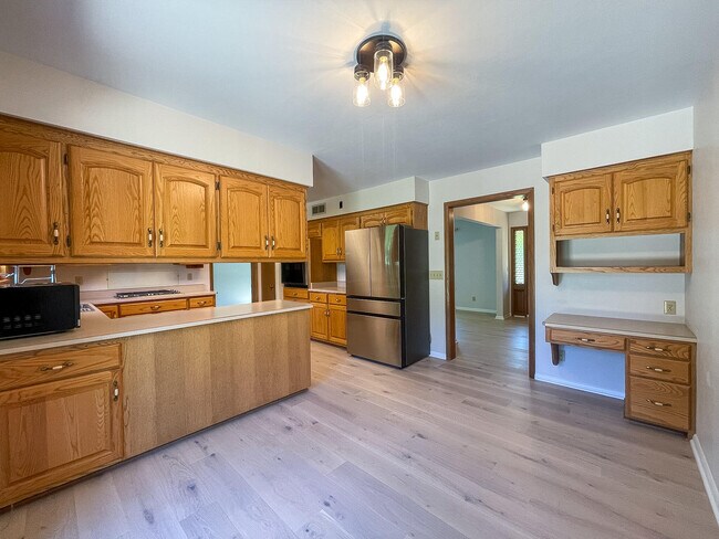 Building Photo - 6211 Fisher Ln
