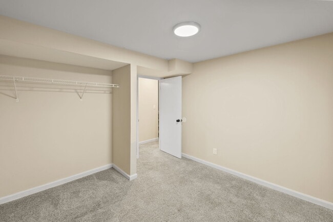 Building Photo - 1875 Shawnee Dr