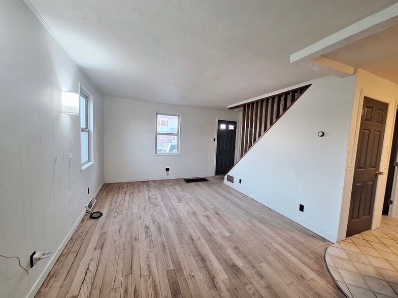 Building Photo - 991 Loucks Pl