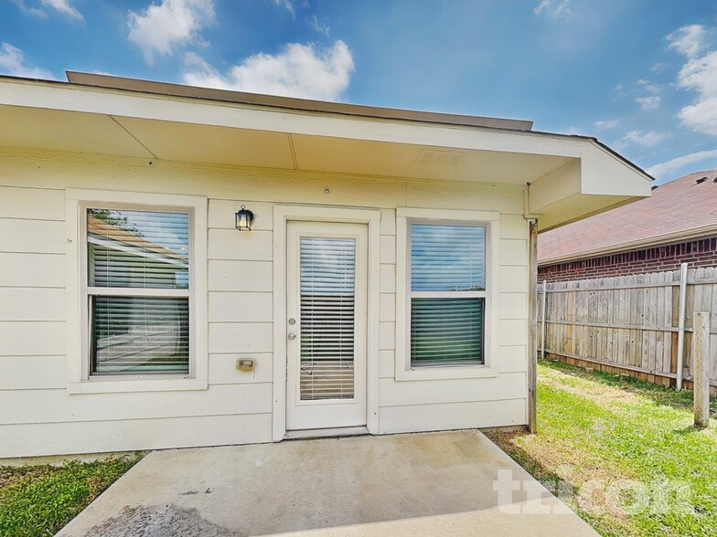 Building Photo - 9100 St Barts Rd