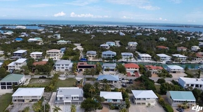 Building Photo - 229 W Seaview Cir