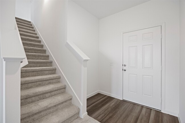 Building Photo - 8203 Vacek Xing Wy