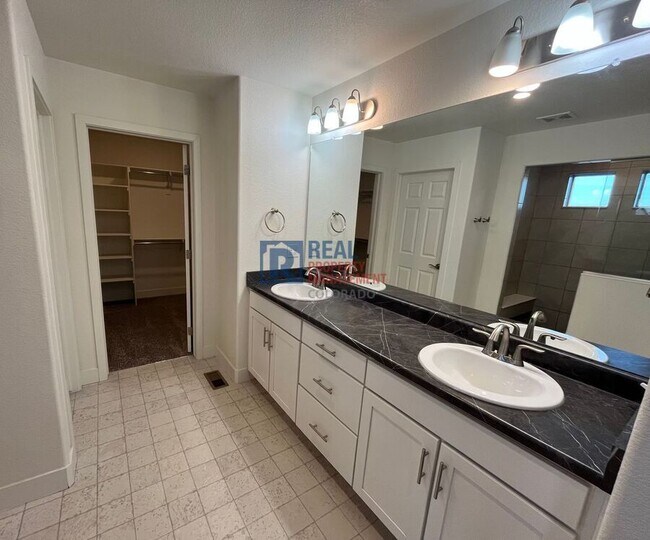 Building Photo - 4211 Riverwalk Cir