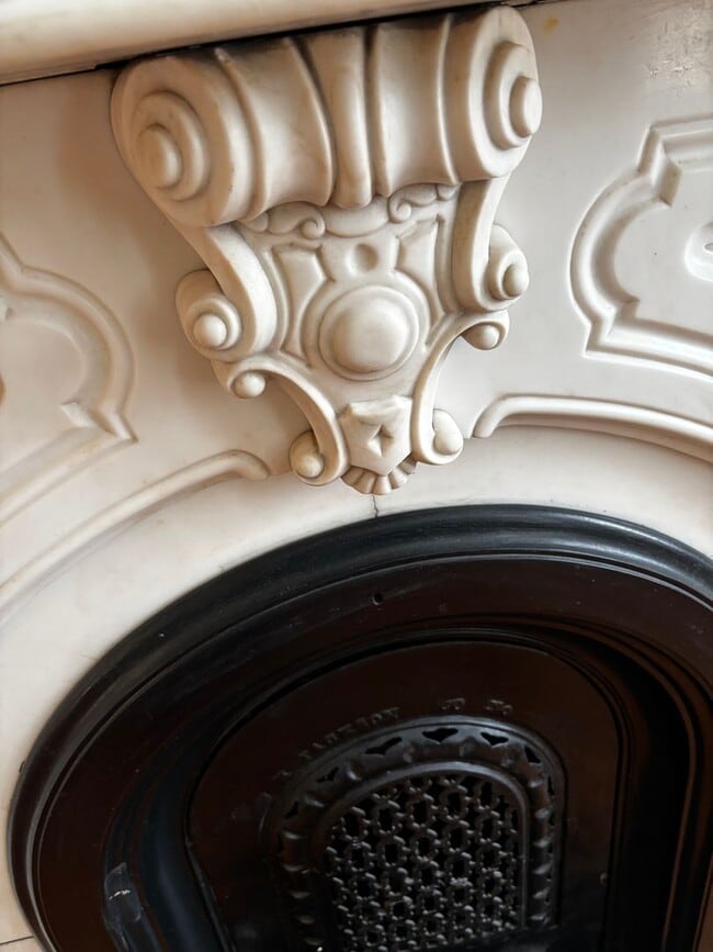 Building Photo - Centrally located 1 bedroom unit, flexible rental terms, partially furnished