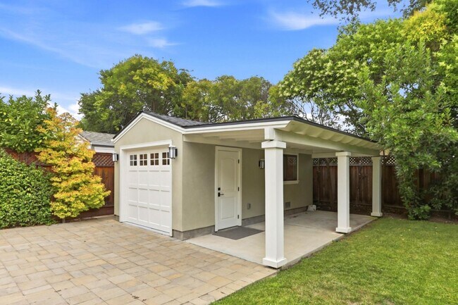 Building Photo - 3878 Magnolia Dr